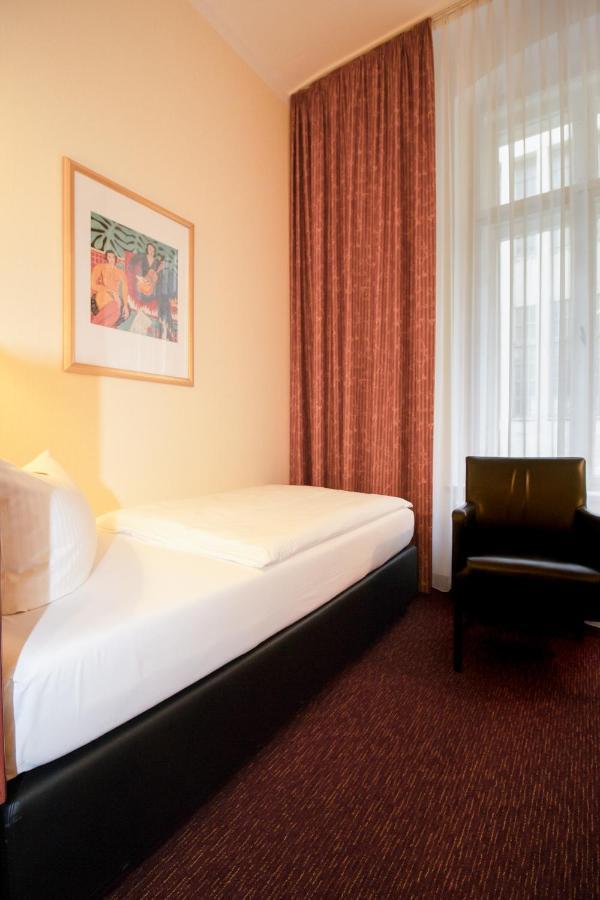 Akzent Hotel Am Goldenen Strauss กอร์ลิตซ์ ภายนอก รูปภาพ