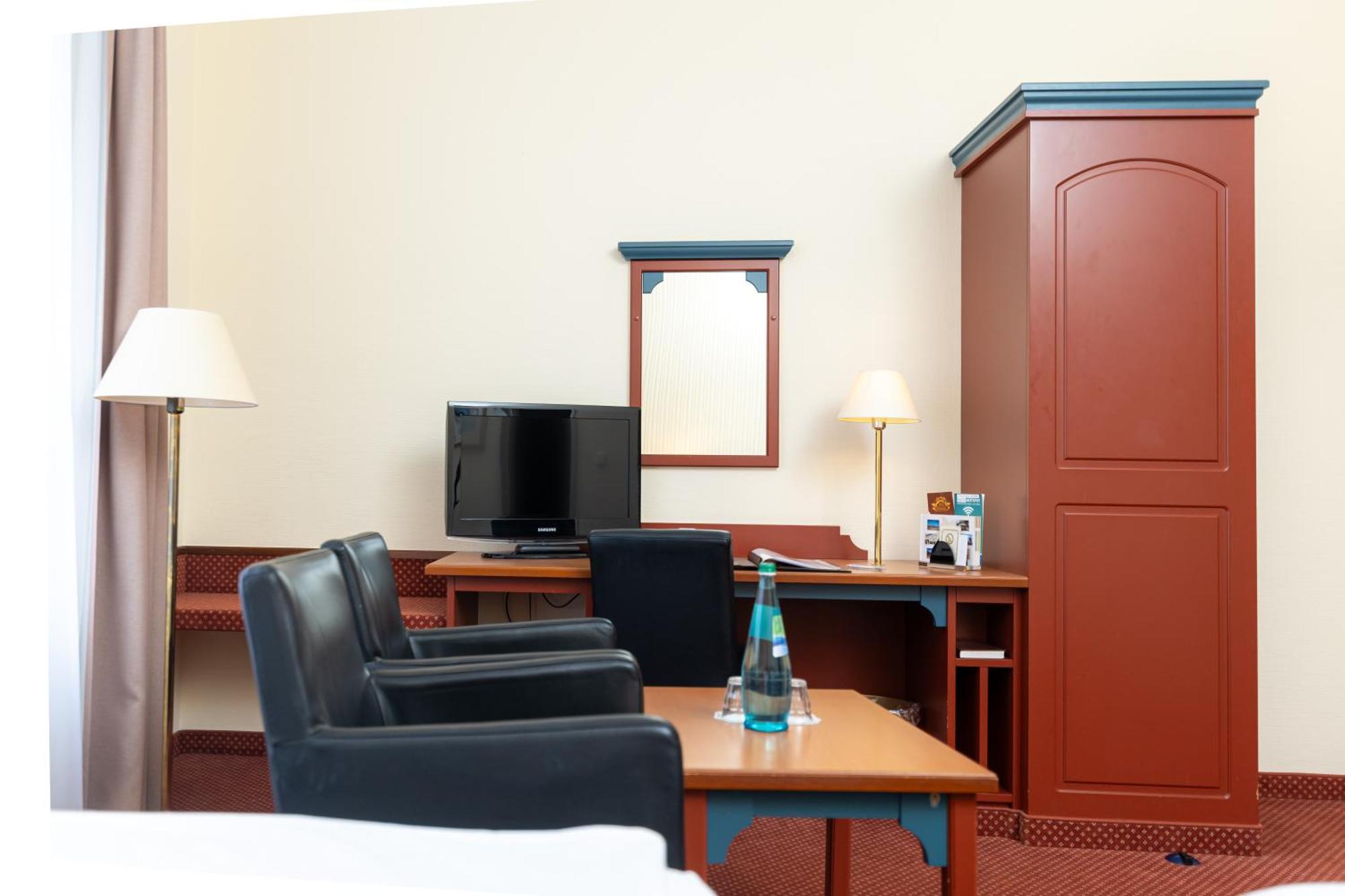Akzent Hotel Am Goldenen Strauss กอร์ลิตซ์ ภายนอก รูปภาพ