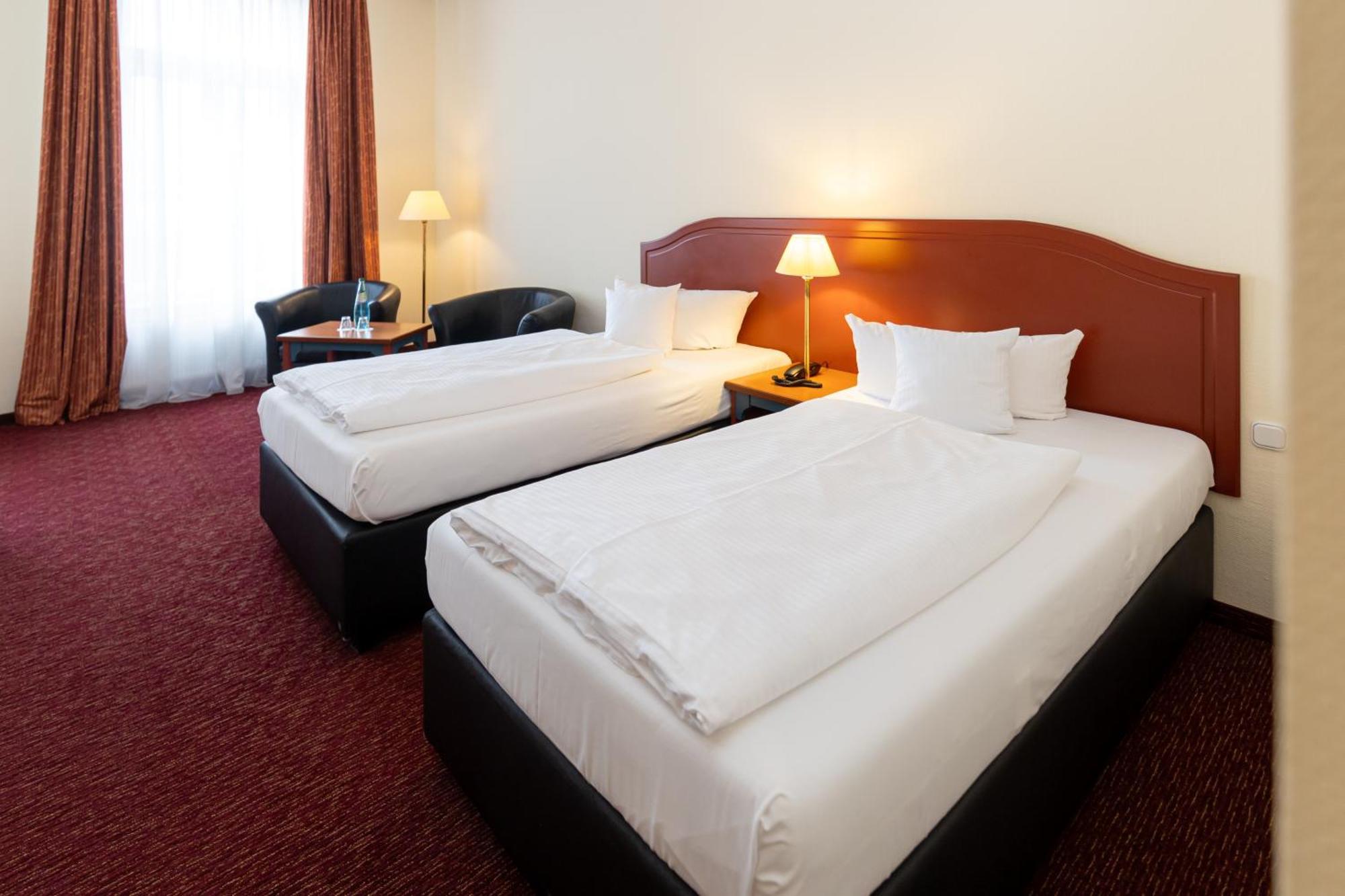 Akzent Hotel Am Goldenen Strauss กอร์ลิตซ์ ภายนอก รูปภาพ