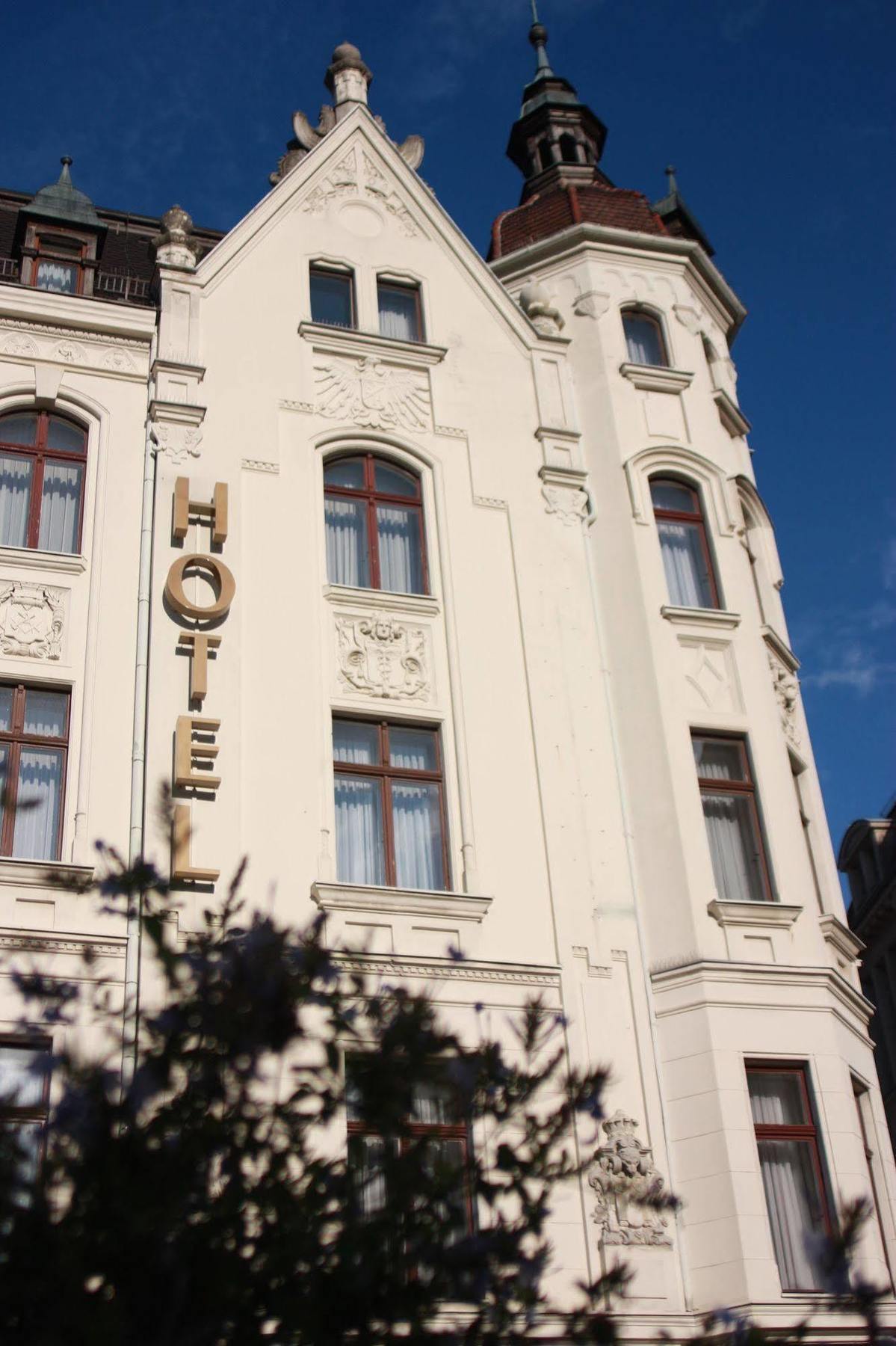 Akzent Hotel Am Goldenen Strauss กอร์ลิตซ์ ภายนอก รูปภาพ