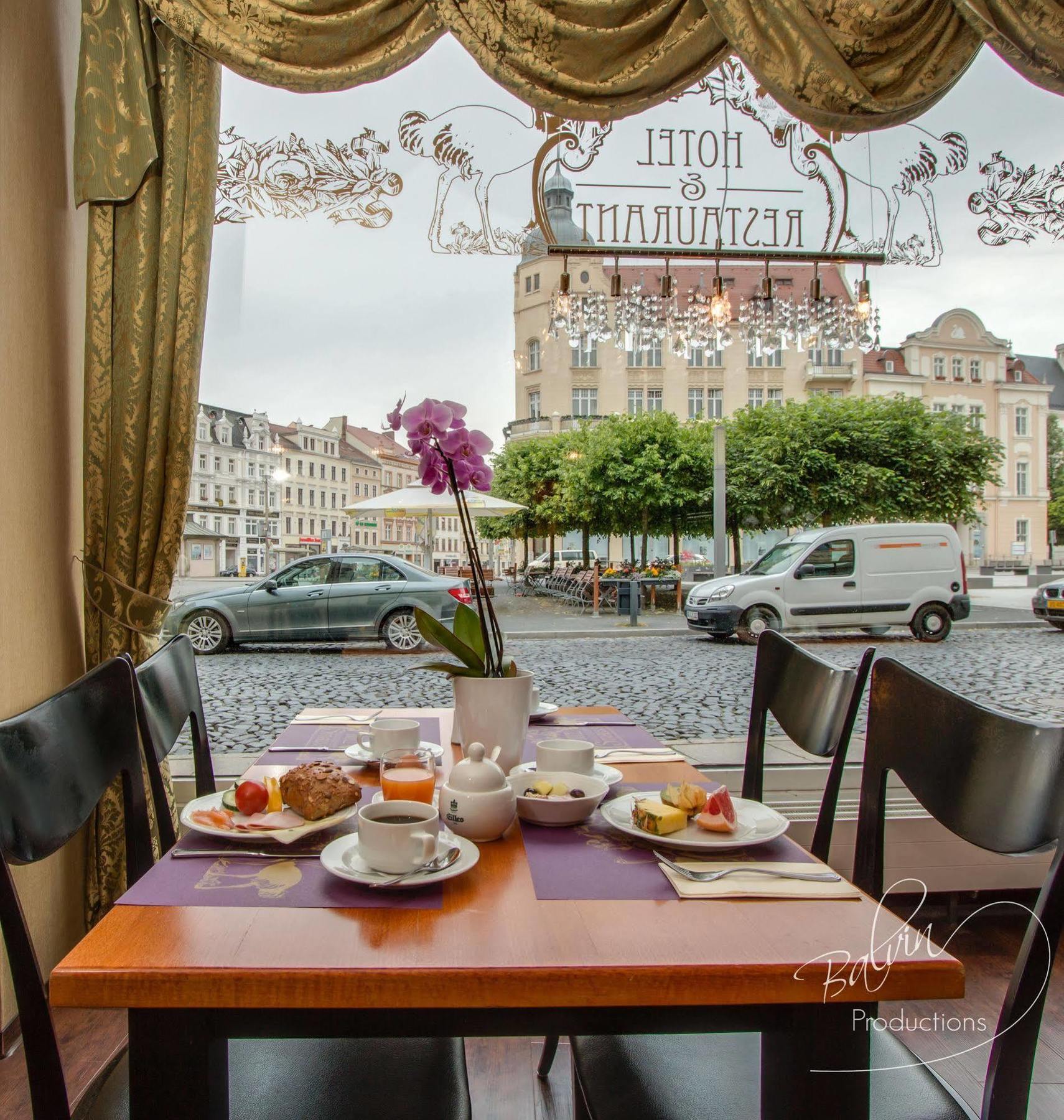 Akzent Hotel Am Goldenen Strauss กอร์ลิตซ์ ภายนอก รูปภาพ